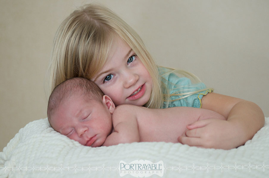 Naples-newborn-photography-with-sibling