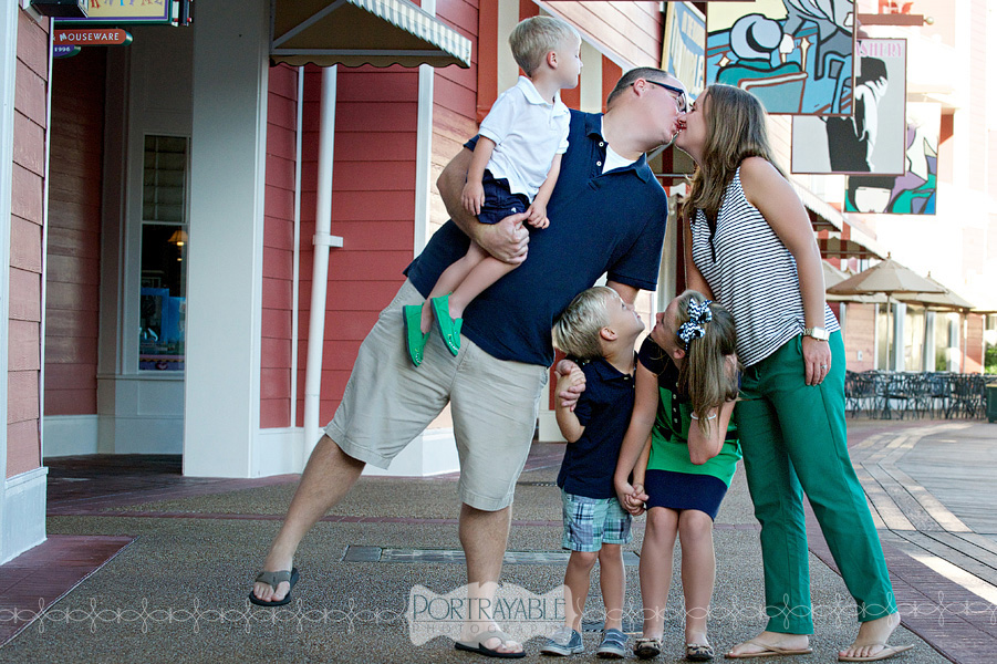Disney's-boardwalk-family-portraits-on-vacation